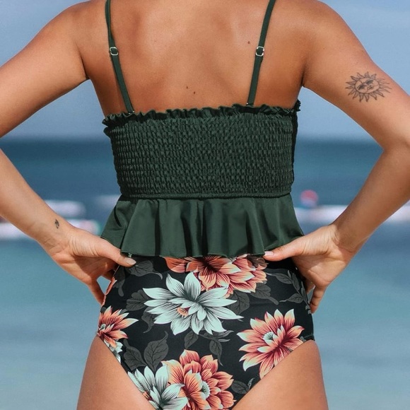 CUPSHE Women's High Waist Ruffle Two Piece Bikini-XS - Picture 3 of 6